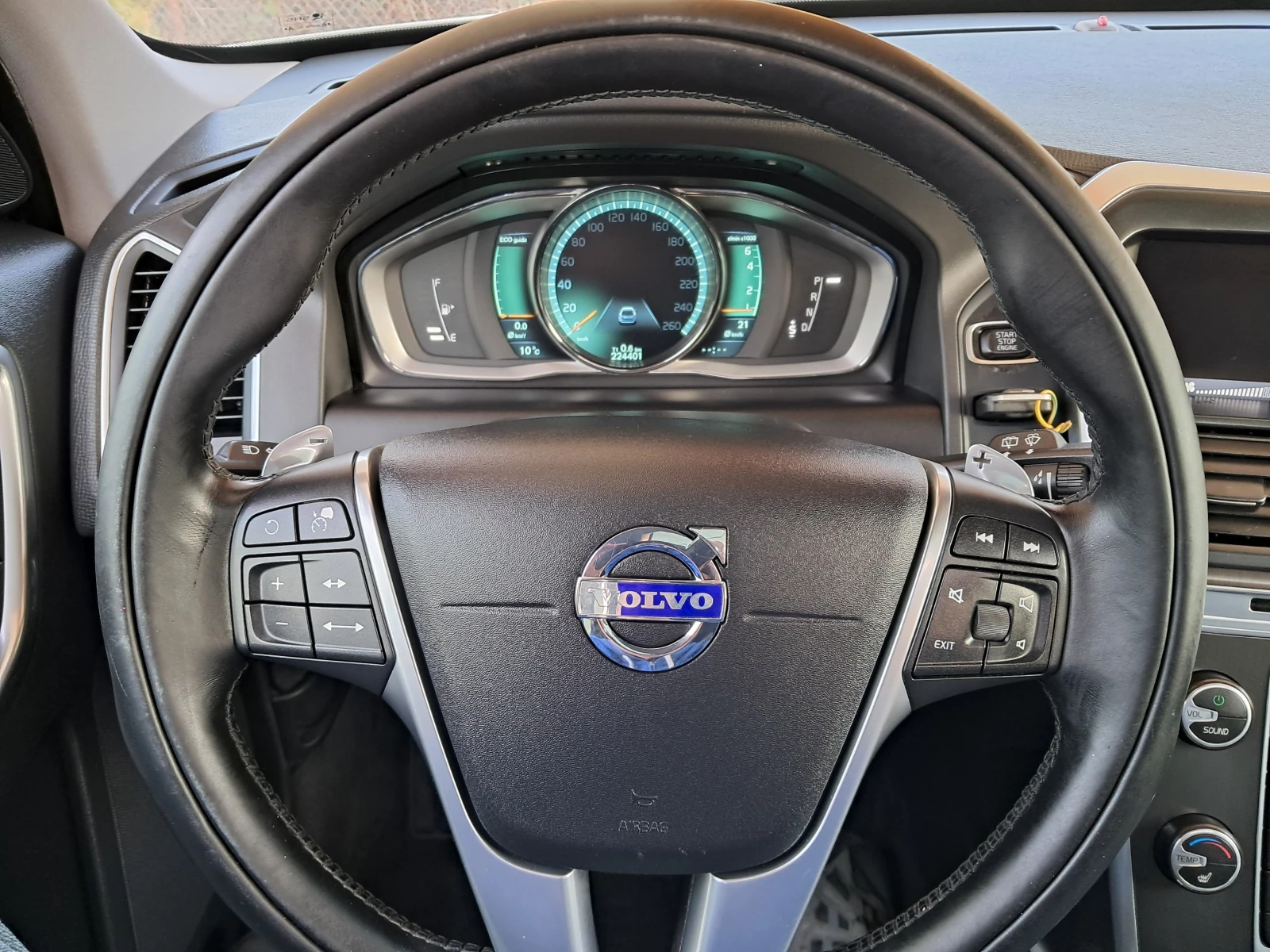 Volvo XC60 3.0 AWD T6 PREMIER+ , снимка 12 - Автомобили и джипове - 53869838