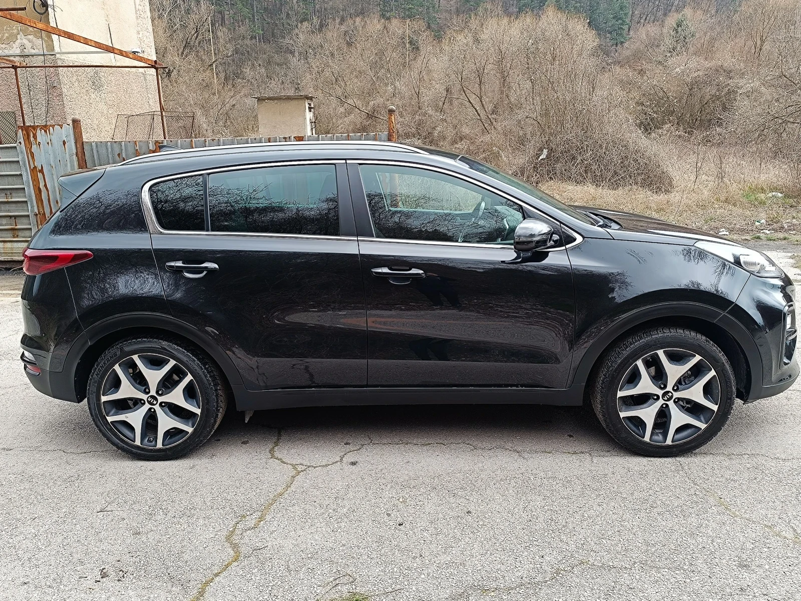 Kia Sportage 1.6 Бензин Газ, снимка 3 - Автомобили и джипове - 53960977