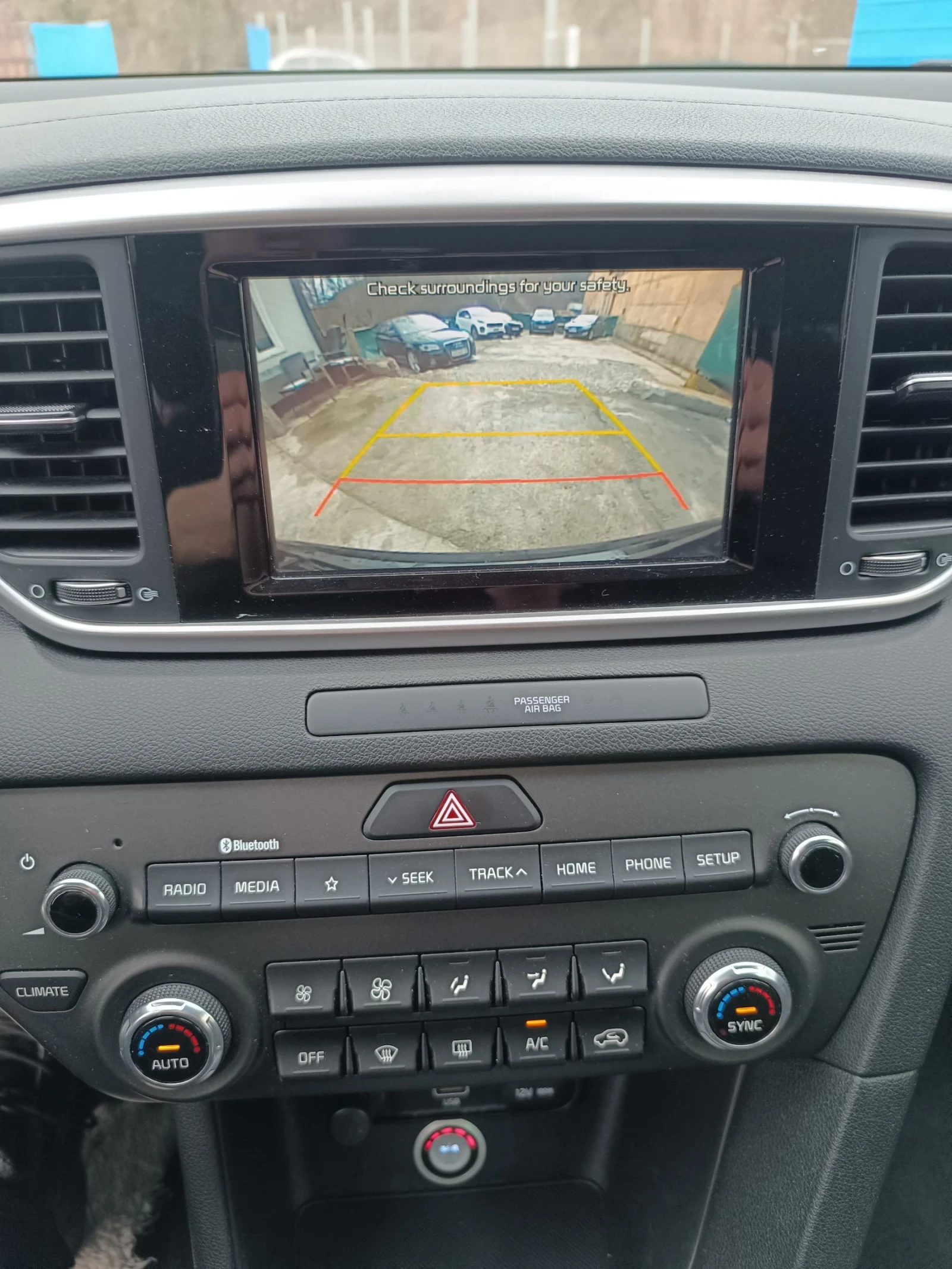 Kia Sportage 1.6 Бензин Газ, снимка 13 - Автомобили и джипове - 53960977