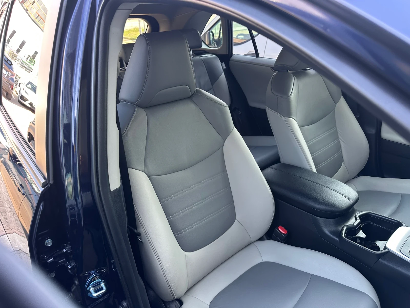 Toyota Rav4, снимка 15 - Автомобили и джипове - 53995127