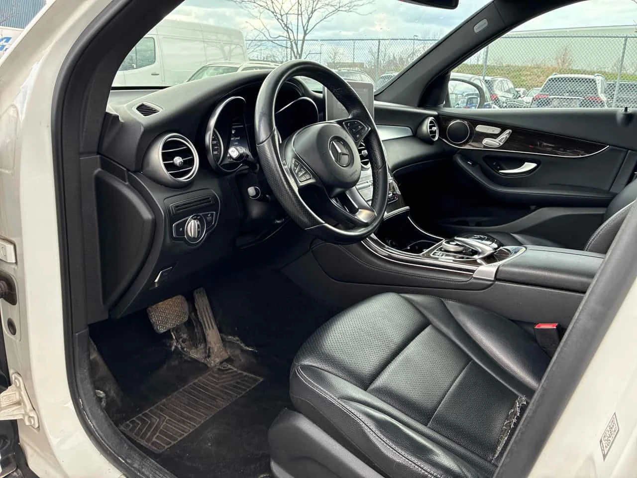 Mercedes-Benz GLC 300 4MATIC/ПАНОРАМА/ПРЕДСТАВИТЕЛСТВО НА MERCEDES, снимка 8 - Автомобили и джипове - 54393840