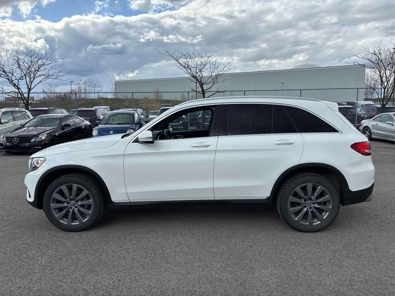 Mercedes-Benz GLC 300 4MATIC/ПАНОРАМА/ПРЕДСТАВИТЕЛСТВО НА MERCEDES, снимка 3 - Автомобили и джипове - 54393840
