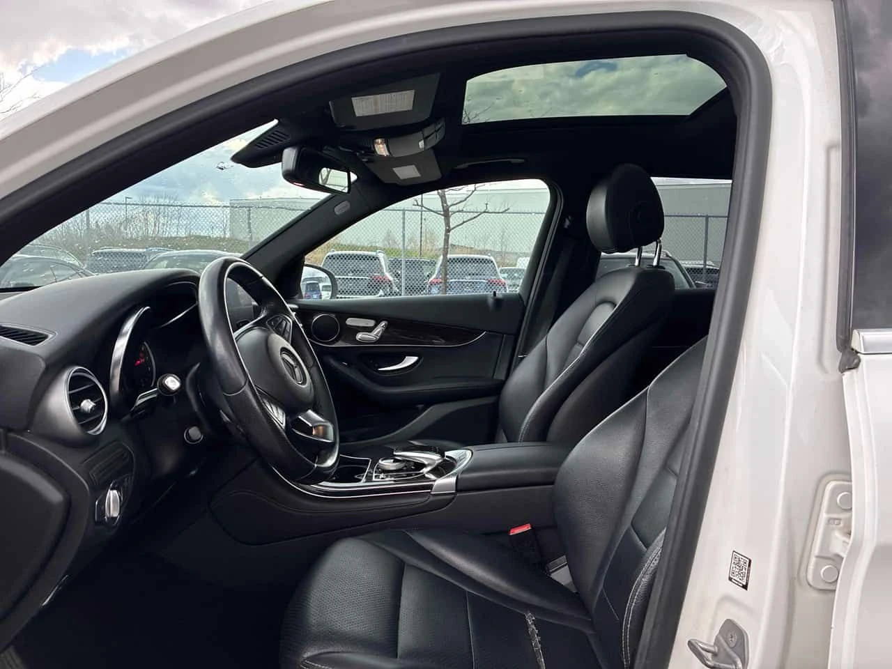 Mercedes-Benz GLC 300 4MATIC/ПАНОРАМА/ПРЕДСТАВИТЕЛСТВО НА MERCEDES, снимка 11 - Автомобили и джипове - 54393840