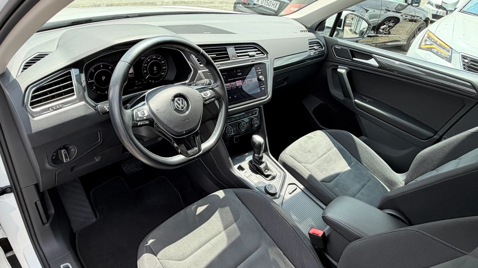 VW Tiguan 2.0TDI 4Motion, DSG, Напълно Обслужен..., снимка 10 - Автомобили и джипове - 55144501