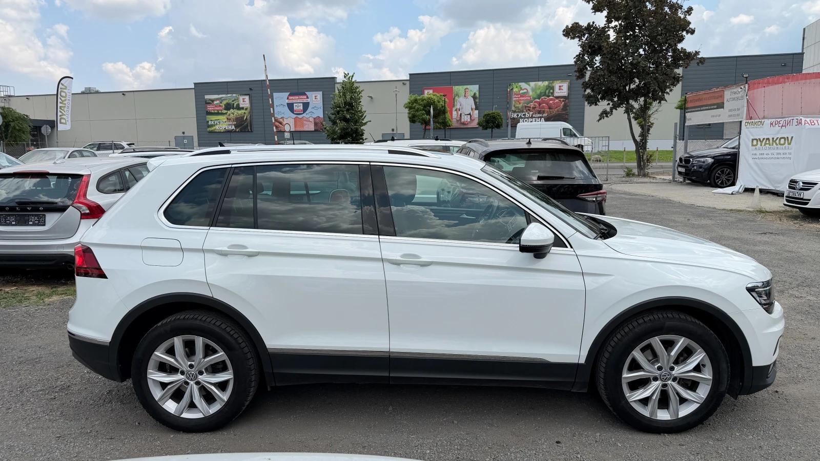 VW Tiguan 2.0TDI 4Motion, DSG, Напълно Обслужен..., снимка 4 - Автомобили и джипове - 55144501