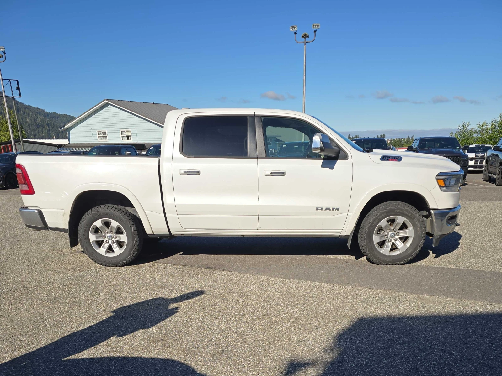 Dodge RAM 1500  Laramie Short cab / ОБДУХВАНЕ / CARFAX , снимка 3 - Автомобили и джипове - 55876050