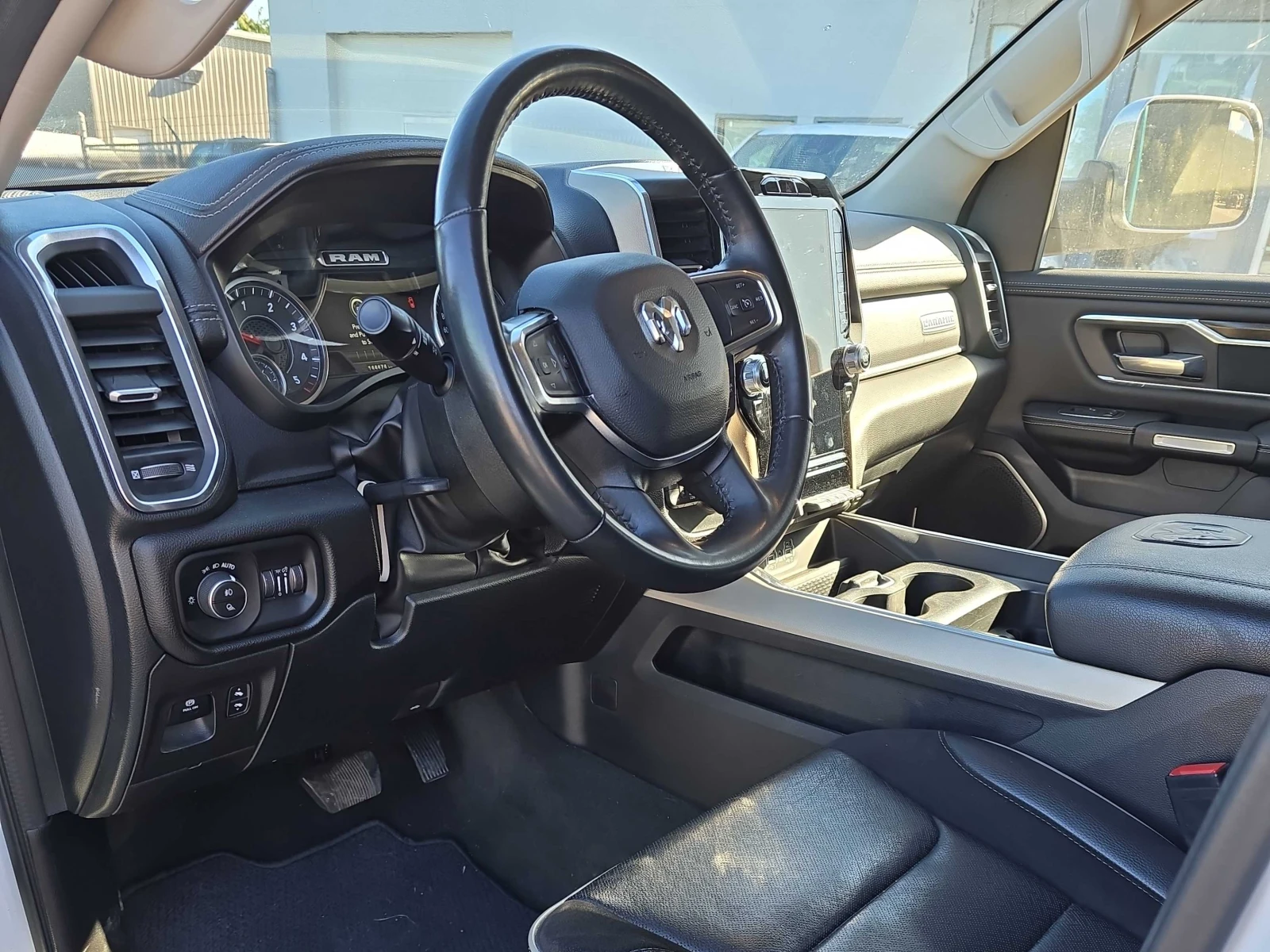 Dodge RAM 1500  Laramie Short cab / ОБДУХВАНЕ / CARFAX , снимка 5 - Автомобили и джипове - 55876050