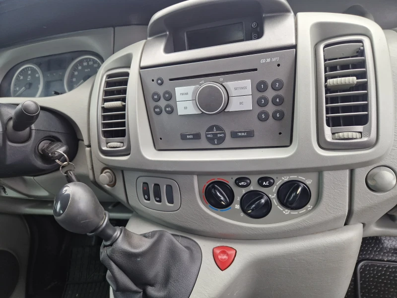 Renault Trafic 2.0dci MAXXI 2011, снимка 8 - Бусове и автобуси - 52368218