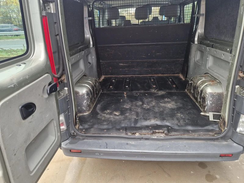 Renault Trafic 2.0dci MAXXI 2011, снимка 10 - Бусове и автобуси - 52368218