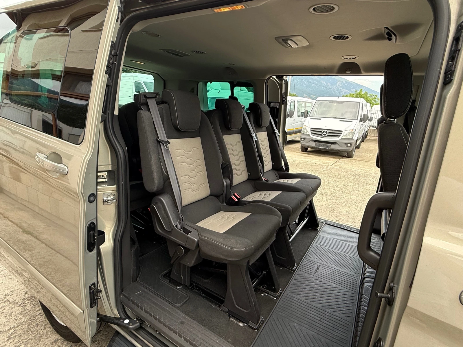 Ford Transit Custom LUX 9 Места , FULL , 2 странични вр , 2xКЛИМА , снимка 9 - Бусове и автобуси - 55175108