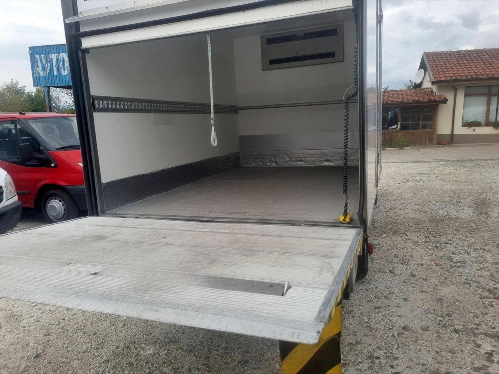Mercedes-Benz Sprinter 315 хладилен, снимка 7 - Бусове и автобуси - 56274409
