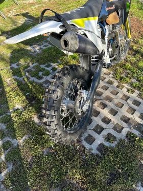 Обява за продажба на Husqvarna FE Лед Фар / Крайно гърне FMF 4.1 titanium/carbon ~11 500 лв. - изображение 4 | Auto.bg Обява за продажба на Husqvarna FE Лед Фар / Крайно гърне FMF 4.1 titanium/carbon ~11 500 лв. - изображение 4