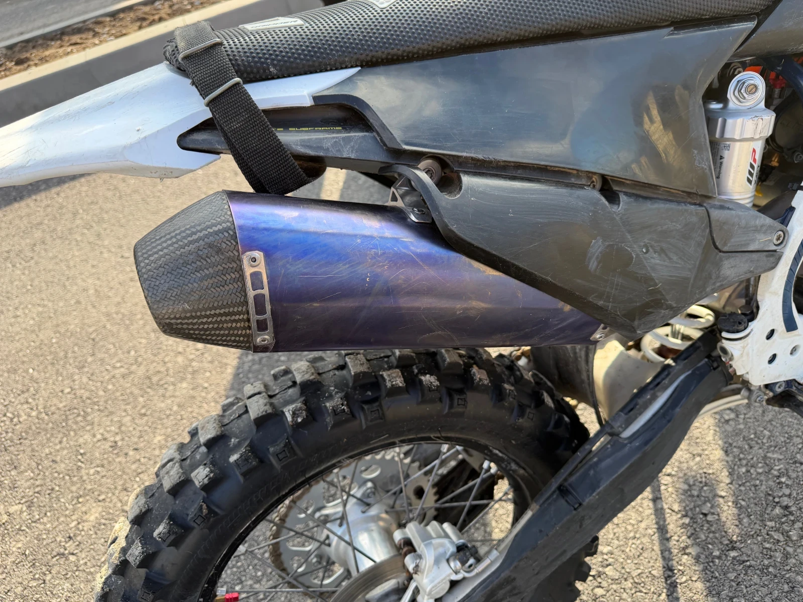 Husqvarna FE Лед Фар / Крайно гърне FMF 4.1 titanium/carbon - изображение 9