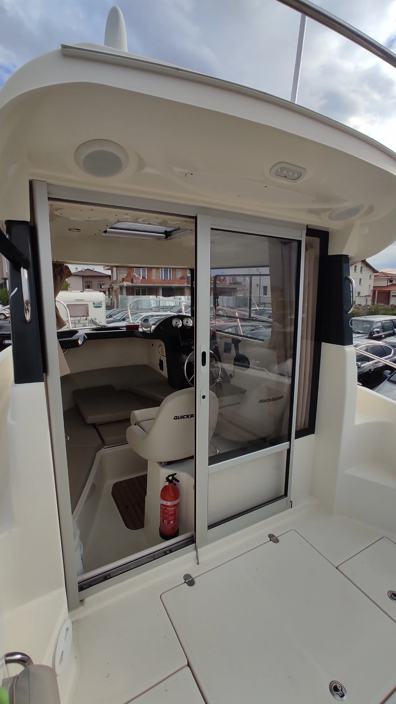 Моторна яхта Quicksilver 605 PILOT HOUSE MERRY FISHER  - изображение 8