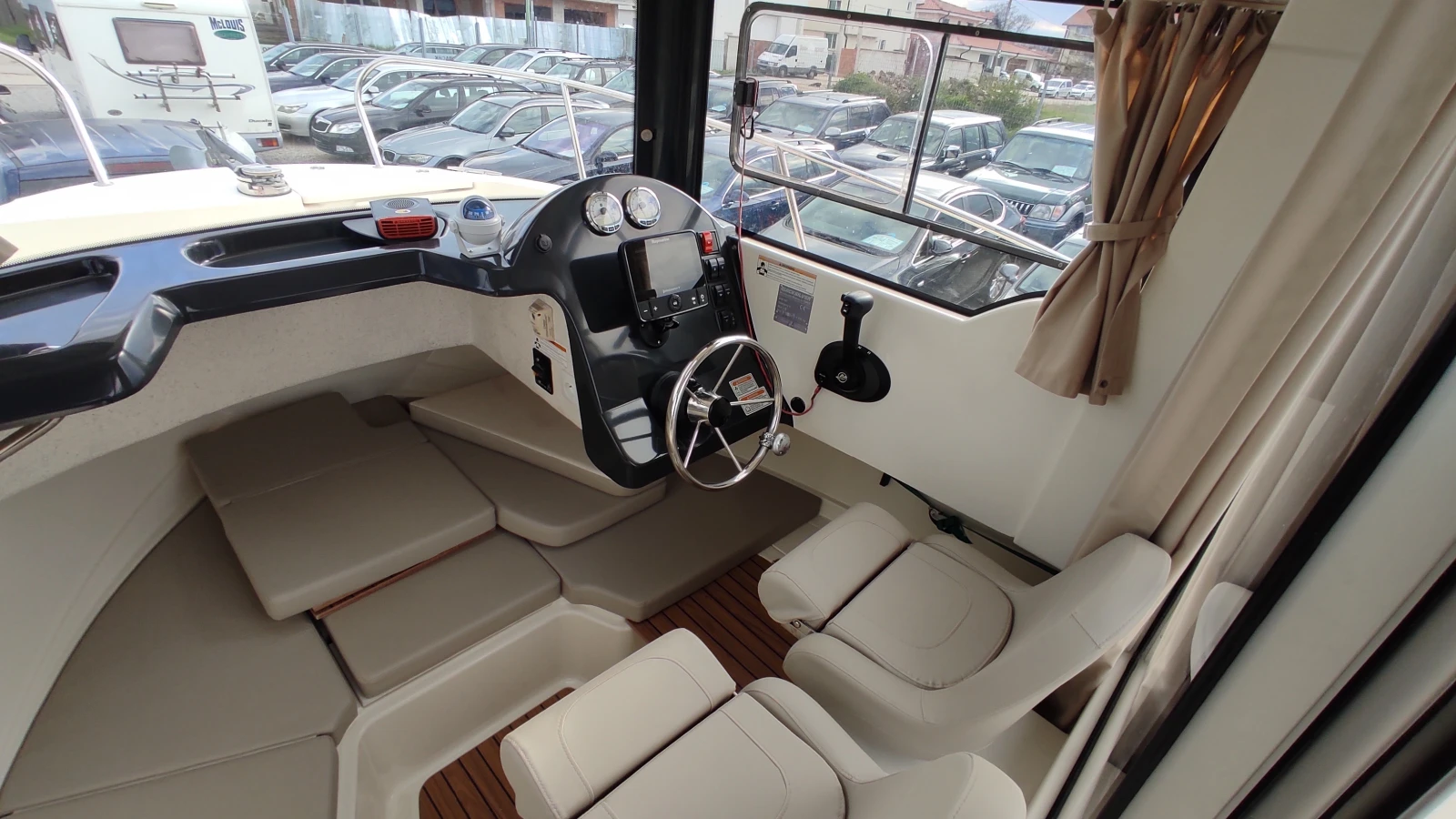 Моторна яхта Quicksilver 605 PILOT HOUSE MERRY FISHER  - изображение 9