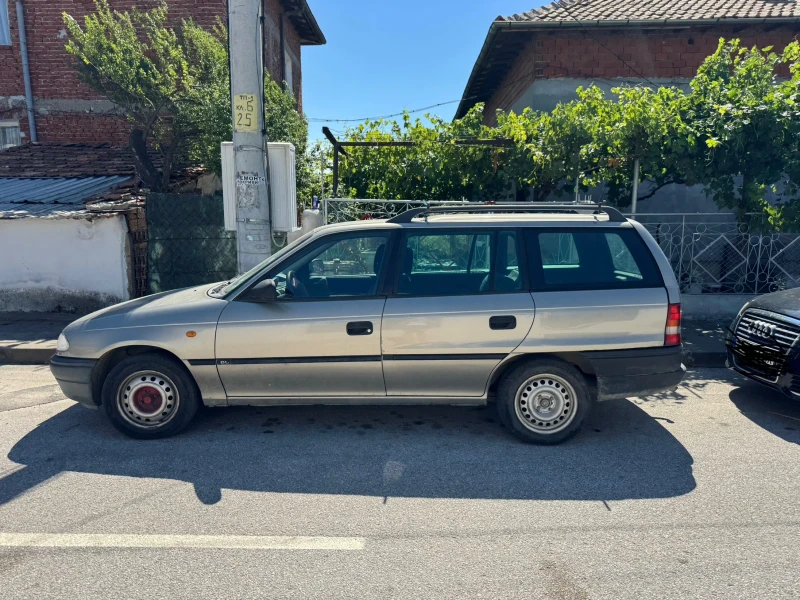 Opel Astra, снимка 2 - Автомобили и джипове - 52302240
