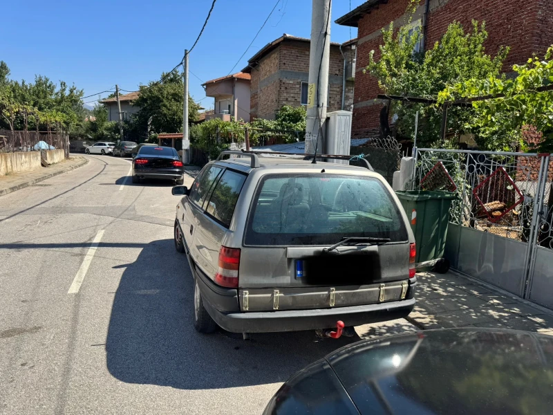 Opel Astra, снимка 3 - Автомобили и джипове - 52302240