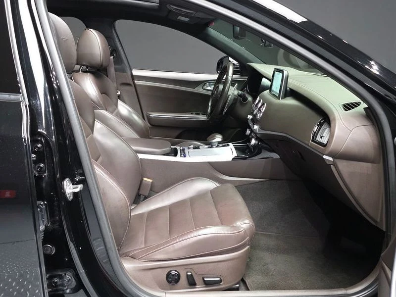 Kia Stinger 3.3 Turbo 2WD| 365к.с.| ВКЛ.ТЕХНОТЕСТ, снимка 11 - Автомобили и джипове - 55348548