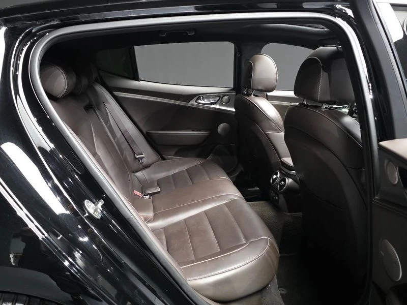 Kia Stinger 3.3 Turbo 2WD| 365к.с.| ВКЛ.ТЕХНОТЕСТ, снимка 12 - Автомобили и джипове - 55348548