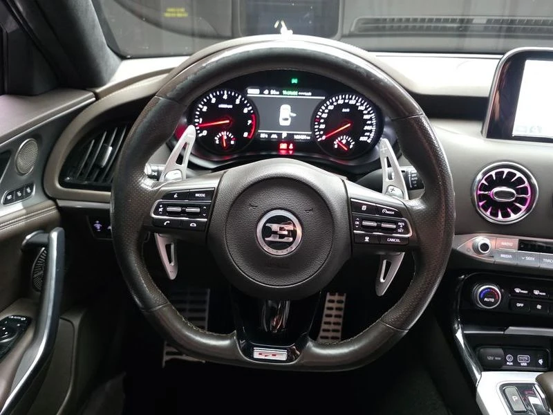 Kia Stinger 3.3 Turbo 2WD| 365к.с.| ВКЛ.ТЕХНОТЕСТ, снимка 13 - Автомобили и джипове - 55348548