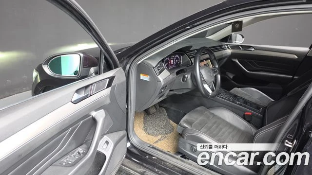 VW Passat 2.0TDI | DIGITAL| DIST| КАМЕРА| ПОДГРЕВ| АЛКАНТАРА, снимка 4 - Автомобили и джипове - 55920269
