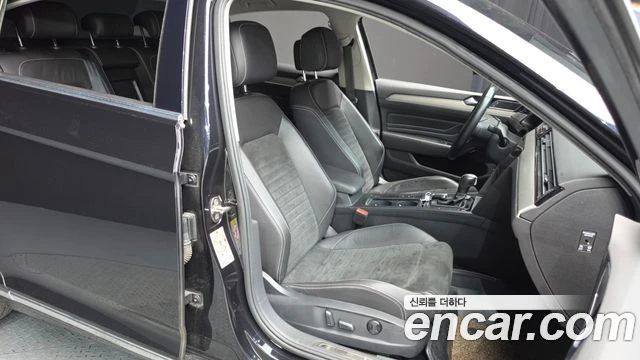 VW Passat 2.0TDI | DIGITAL| DIST| КАМЕРА| ПОДГРЕВ| АЛКАНТАРА, снимка 10 - Автомобили и джипове - 55920269