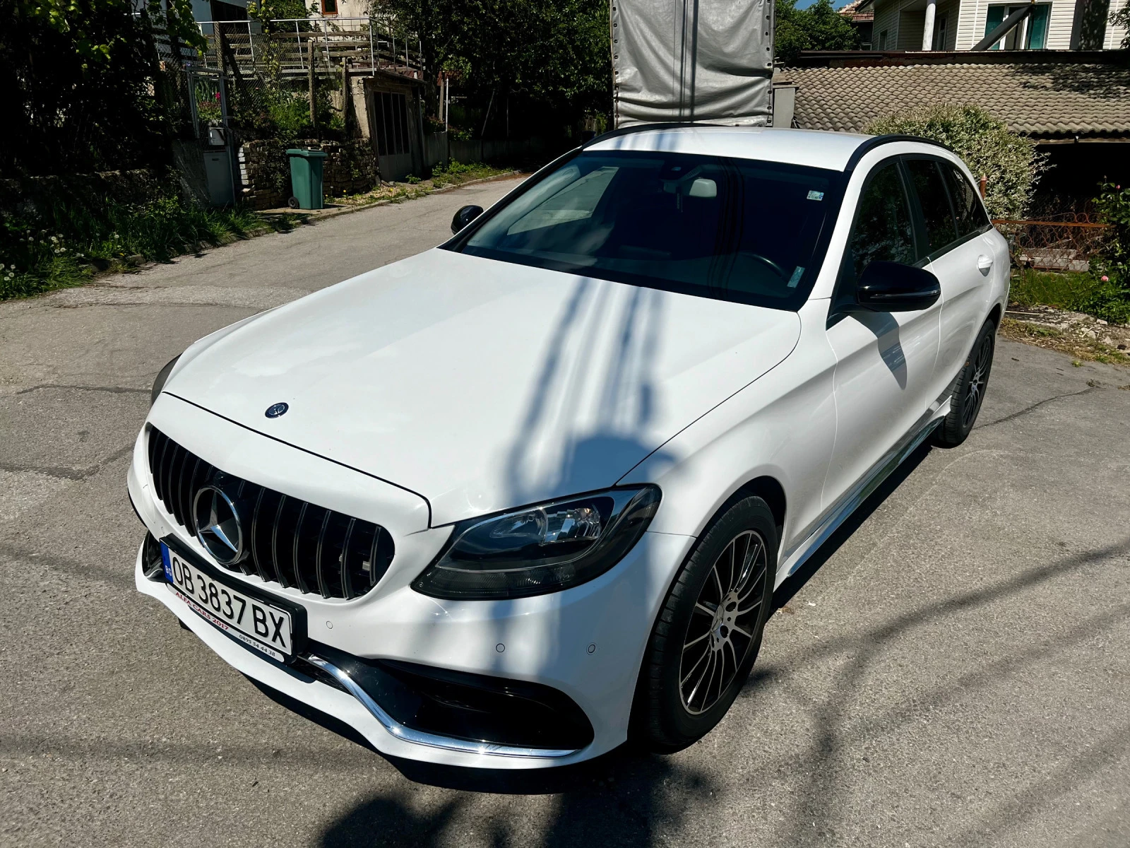 Mercedes-Benz C 180 AMG line, Burmester, напълно обслужен+ Каско - изображение 9