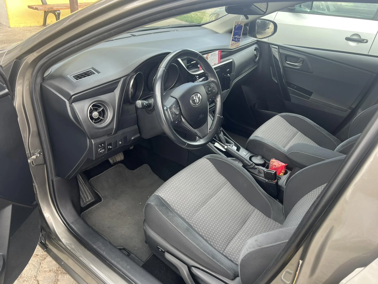 Toyota Auris  - изображение 5