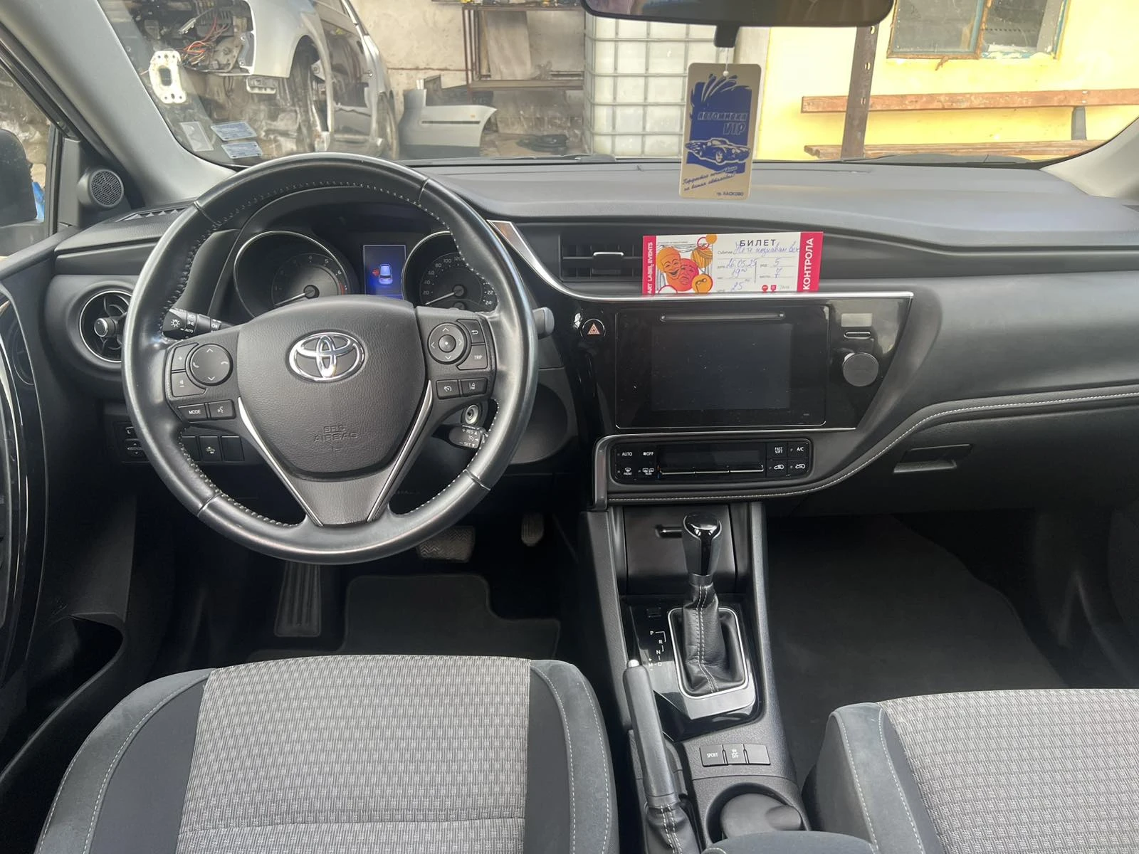 Toyota Auris  - изображение 4