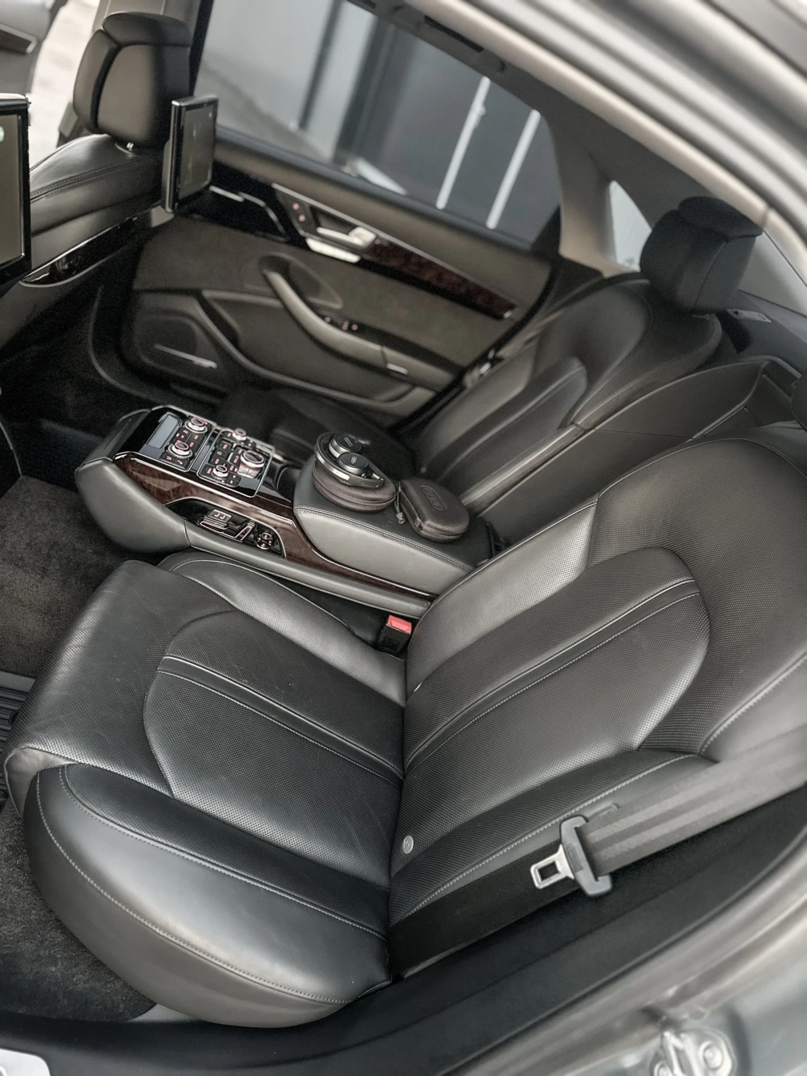 Audi A8 Long 4.2 TDI V8 - 2015 г. Quattro, Full Extras | Mobile.bg — изображение 13