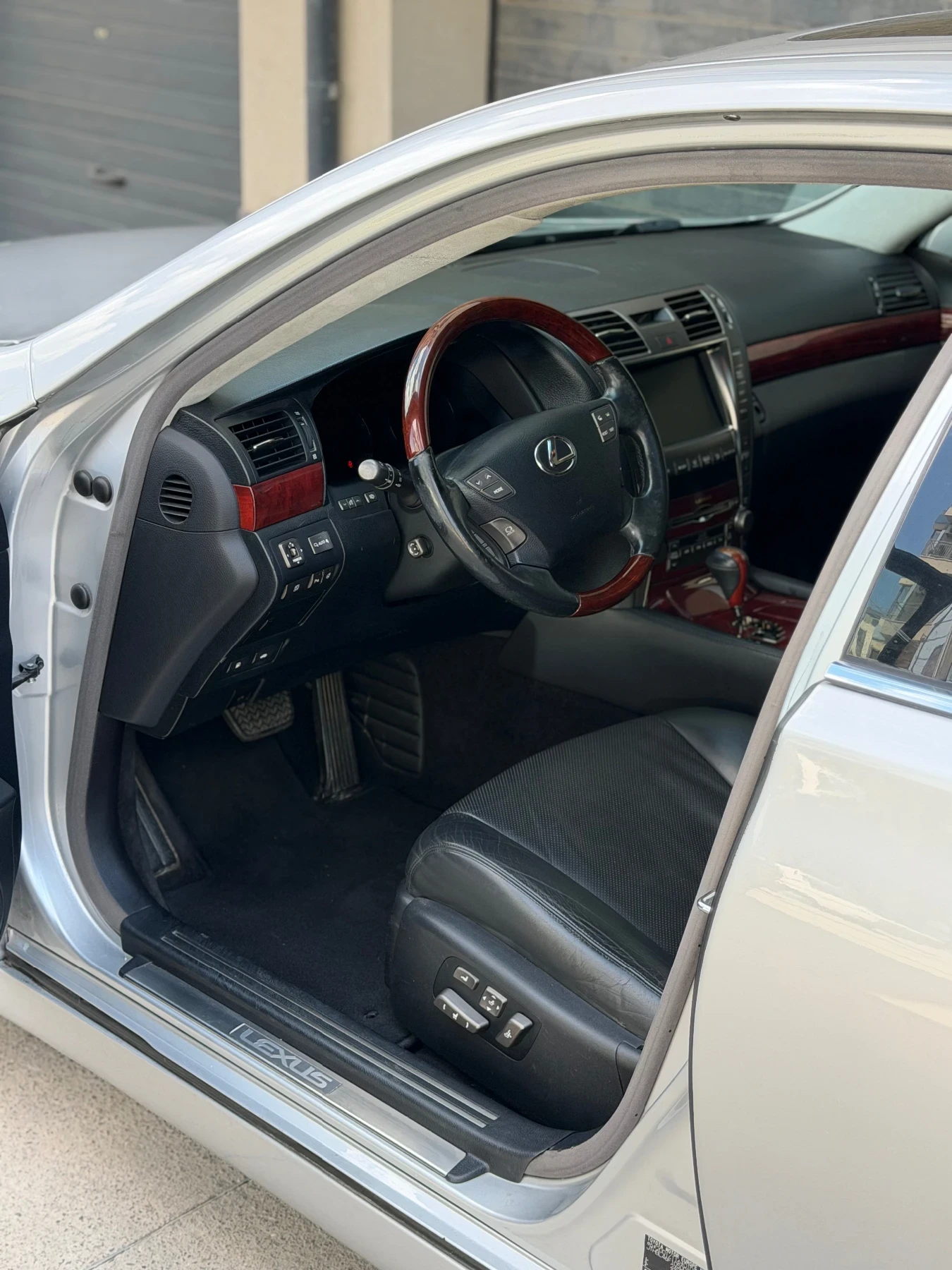 Lexus LS 460, снимка 7 - Автомобили и джипове - 55512804