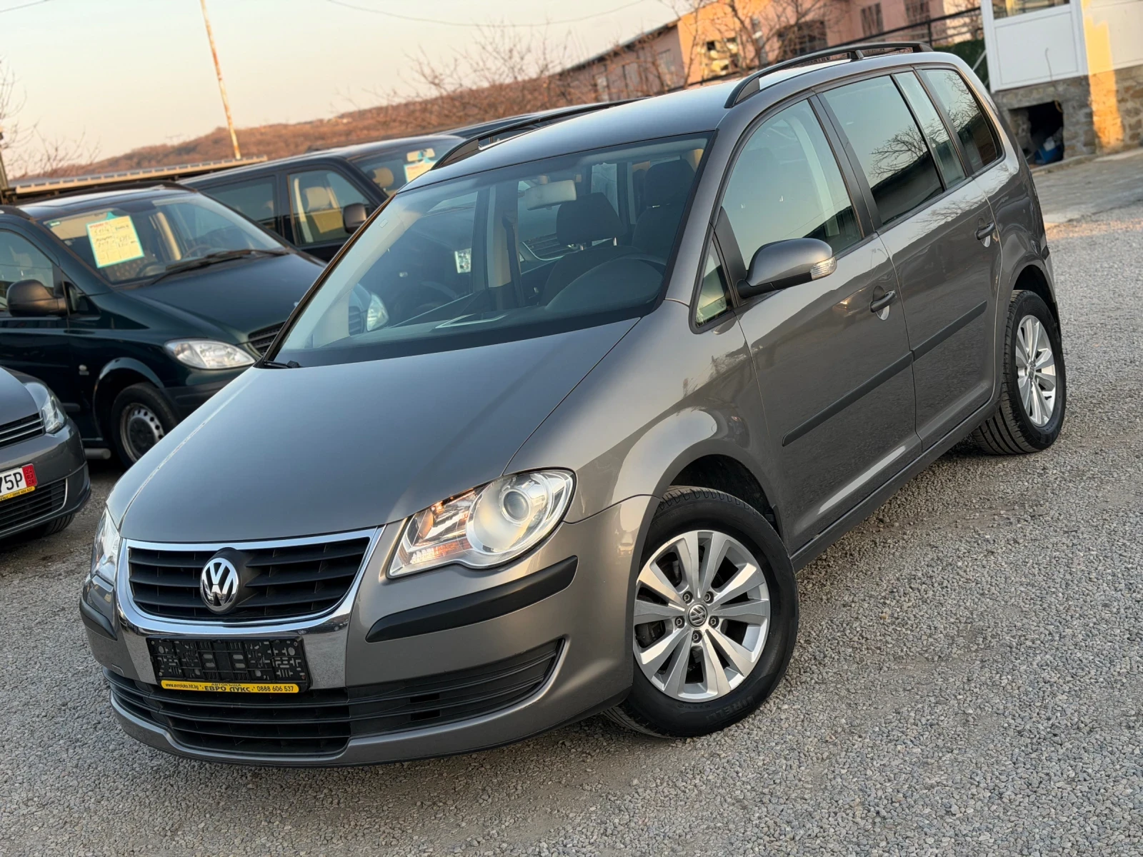 VW Touran 1.9TDI 105кс 6с 7-места КЛИМАТРОНИК НАВИ , снимка 3 - Автомобили и джипове - 53872080