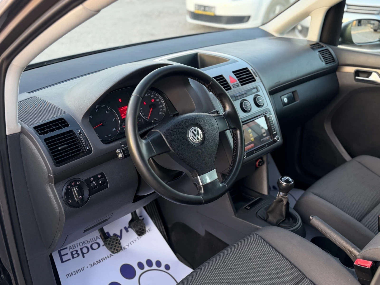 VW Touran 1.9TDI 105кс 6с 7-места КЛИМАТРОНИК НАВИ , снимка 10 - Автомобили и джипове - 53872080