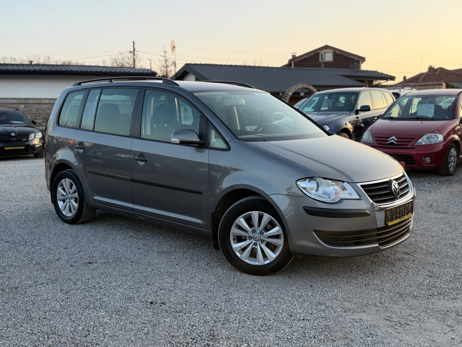 VW Touran 1.9TDI 105кс 6с 7-места КЛИМАТРОНИК НАВИ , снимка 7 - Автомобили и джипове - 53872080