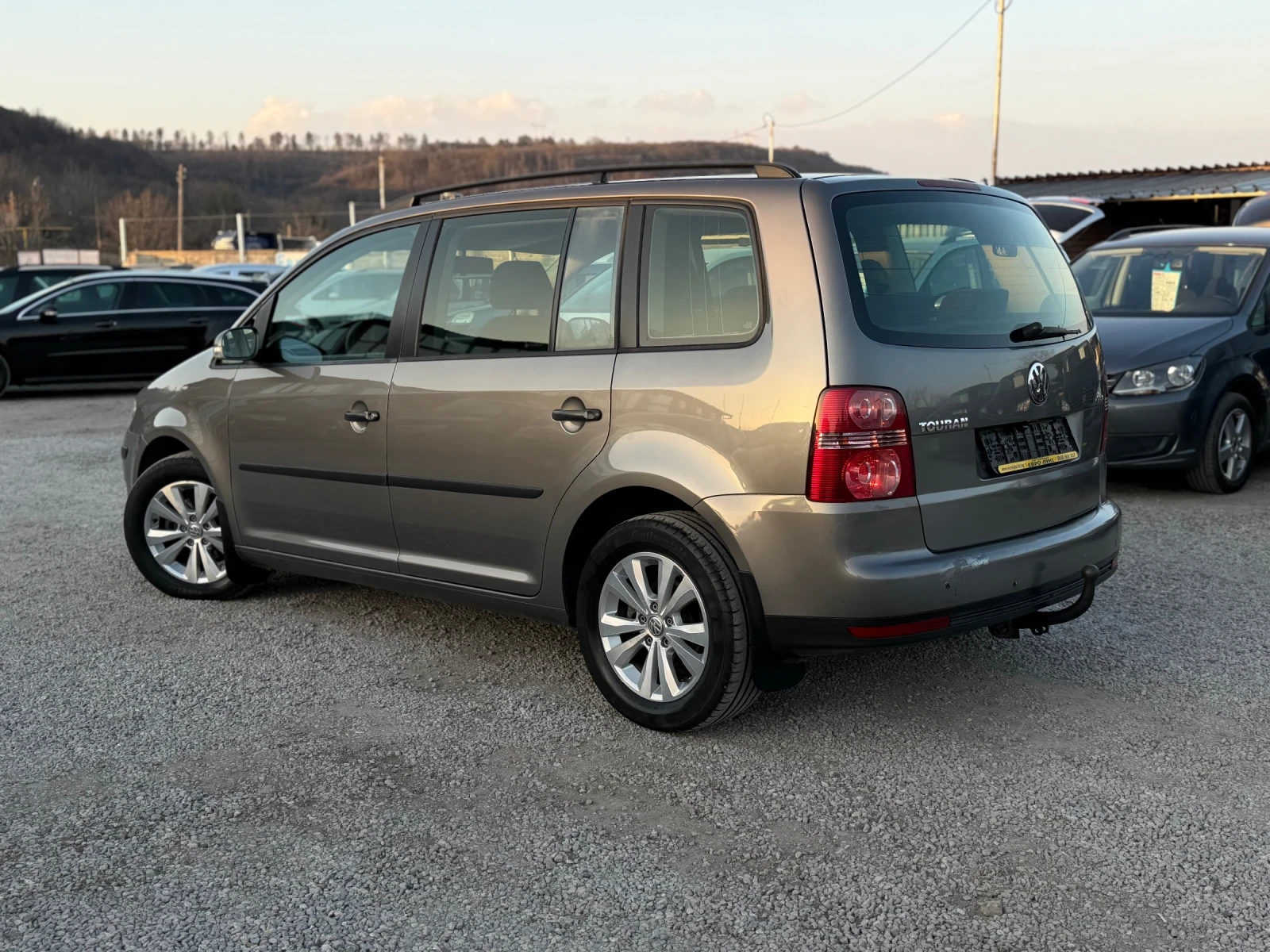 VW Touran 1.9TDI 105кс 6с 7-места КЛИМАТРОНИК НАВИ , снимка 8 - Автомобили и джипове - 53872080