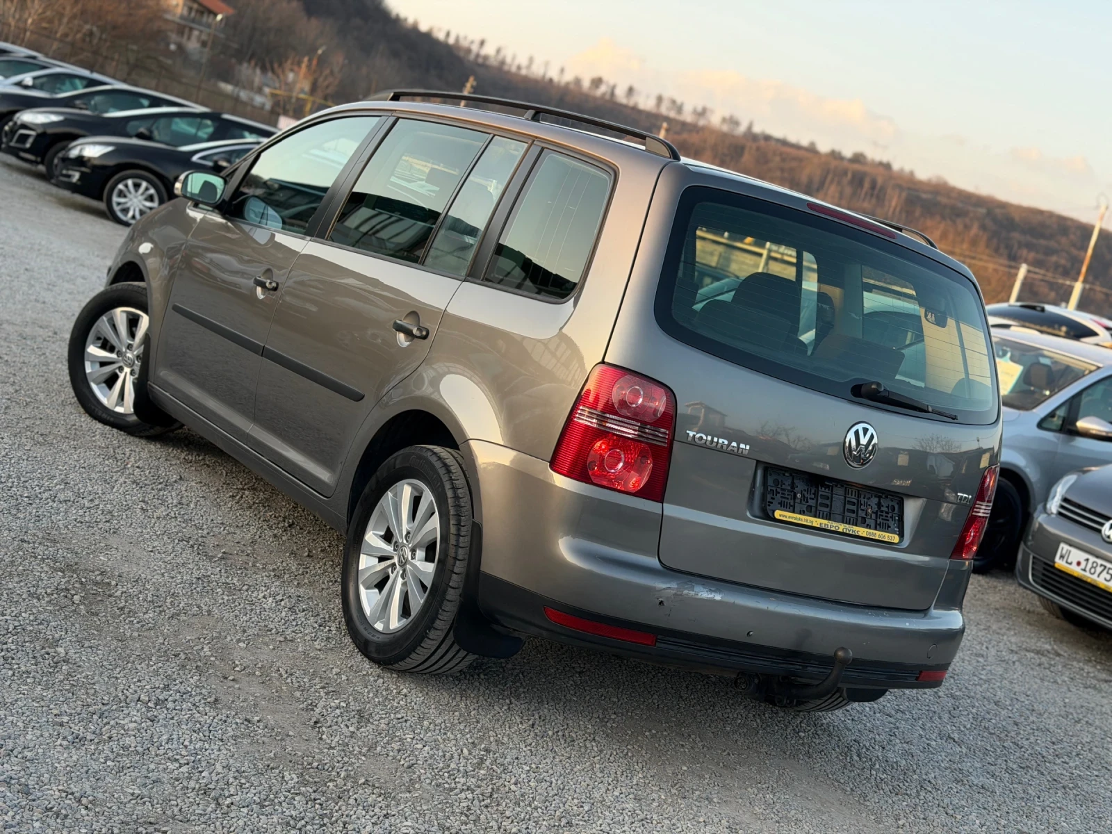 VW Touran 1.9TDI 105кс 6с 7-места КЛИМАТРОНИК НАВИ , снимка 4 - Автомобили и джипове - 53872080