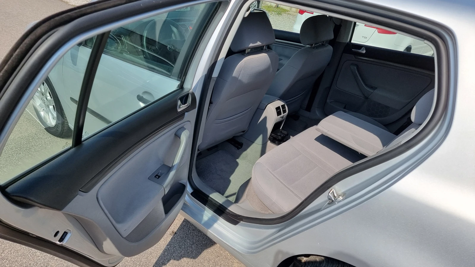 VW Golf 1.6i  Euro4, снимка 8 - Автомобили и джипове - 53873153