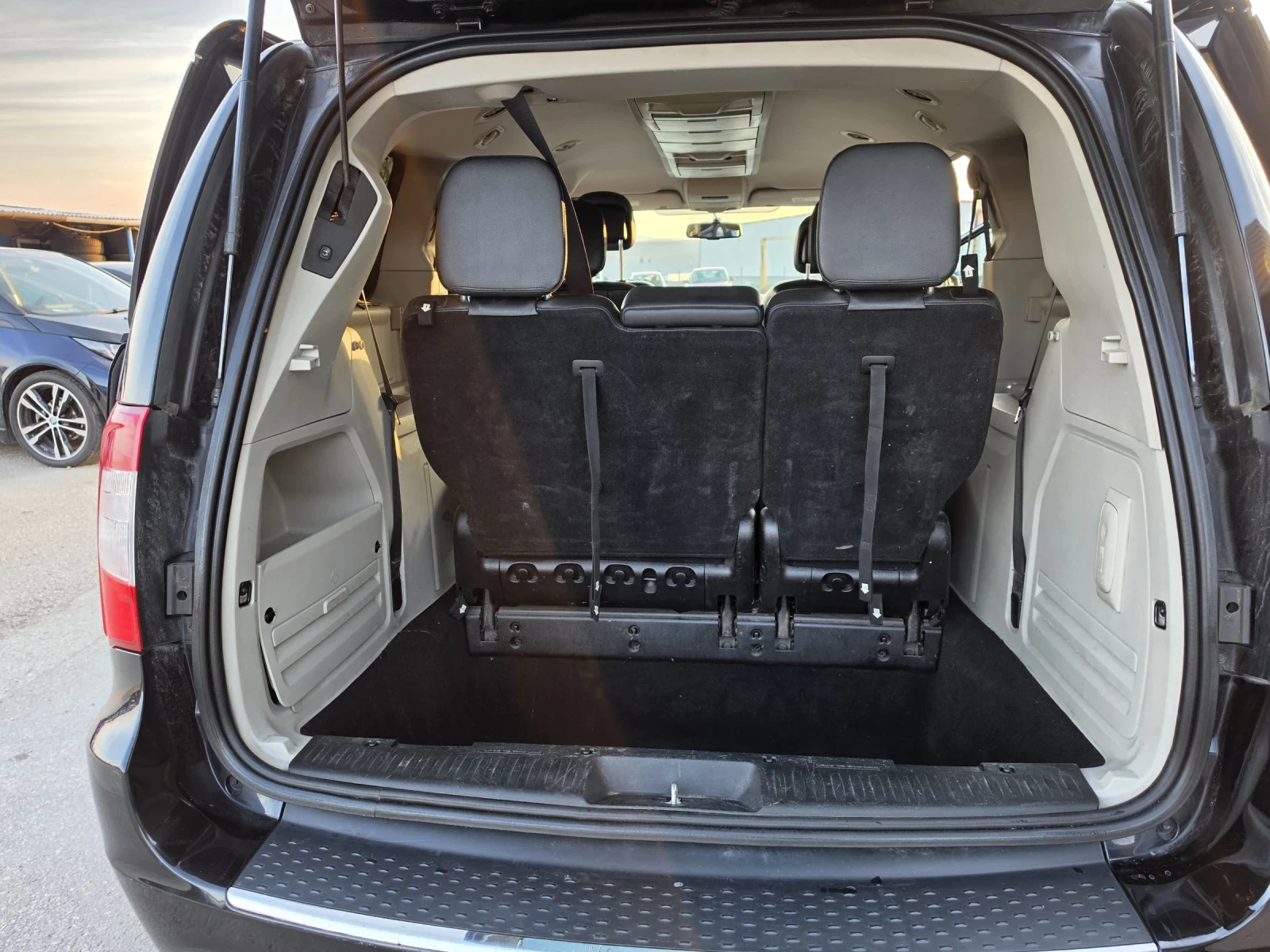 Lancia Voyager 2.8GRDI, снимка 16 - Автомобили и джипове - 53989785