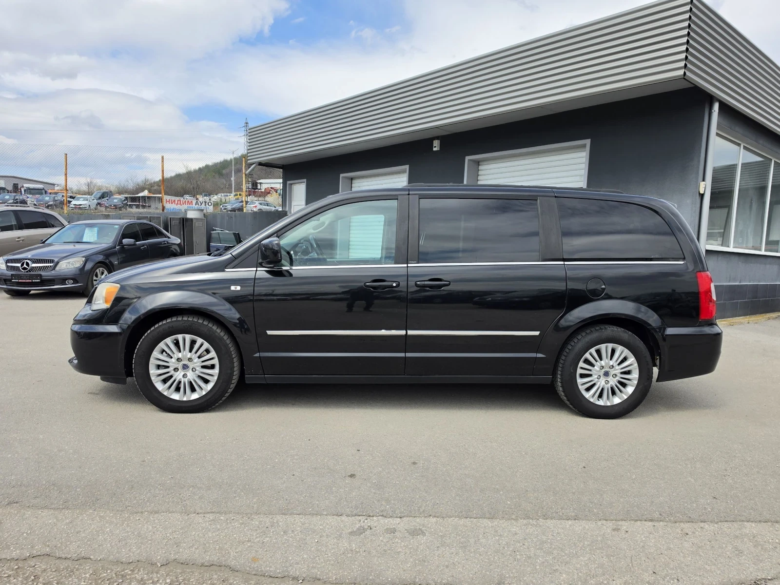 Lancia Voyager 2.8GRDI, снимка 7 - Автомобили и джипове - 53989785