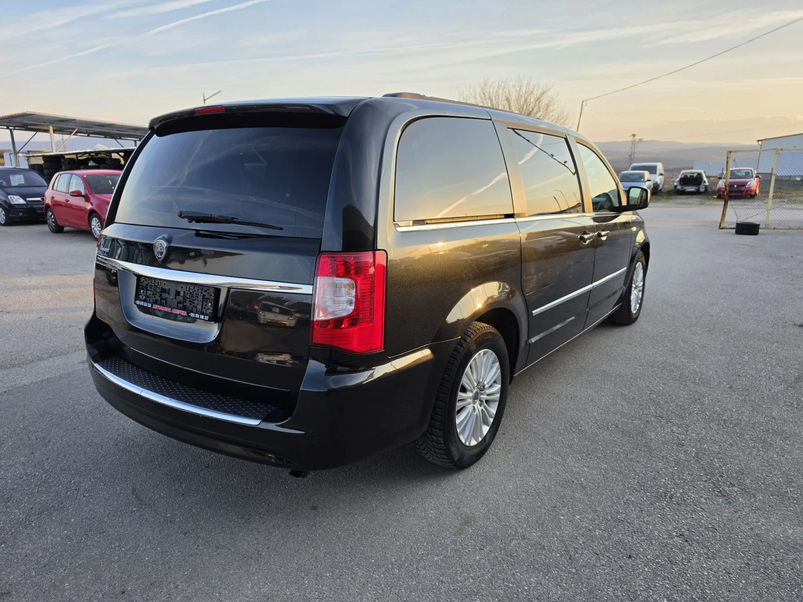 Lancia Voyager 2.8GRDI, снимка 6 - Автомобили и джипове - 53989785