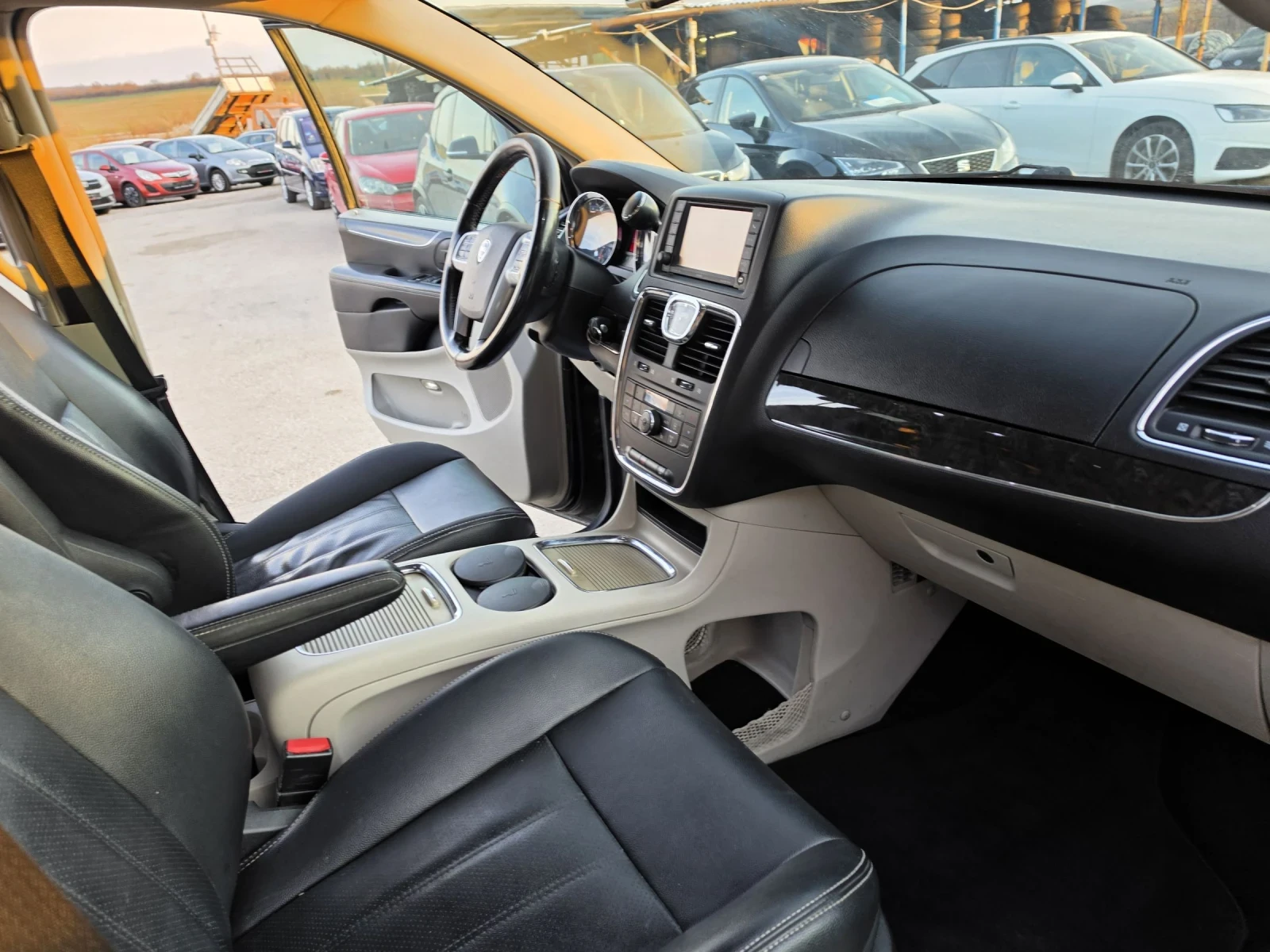 Lancia Voyager 2.8GRDI, снимка 11 - Автомобили и джипове - 53989785