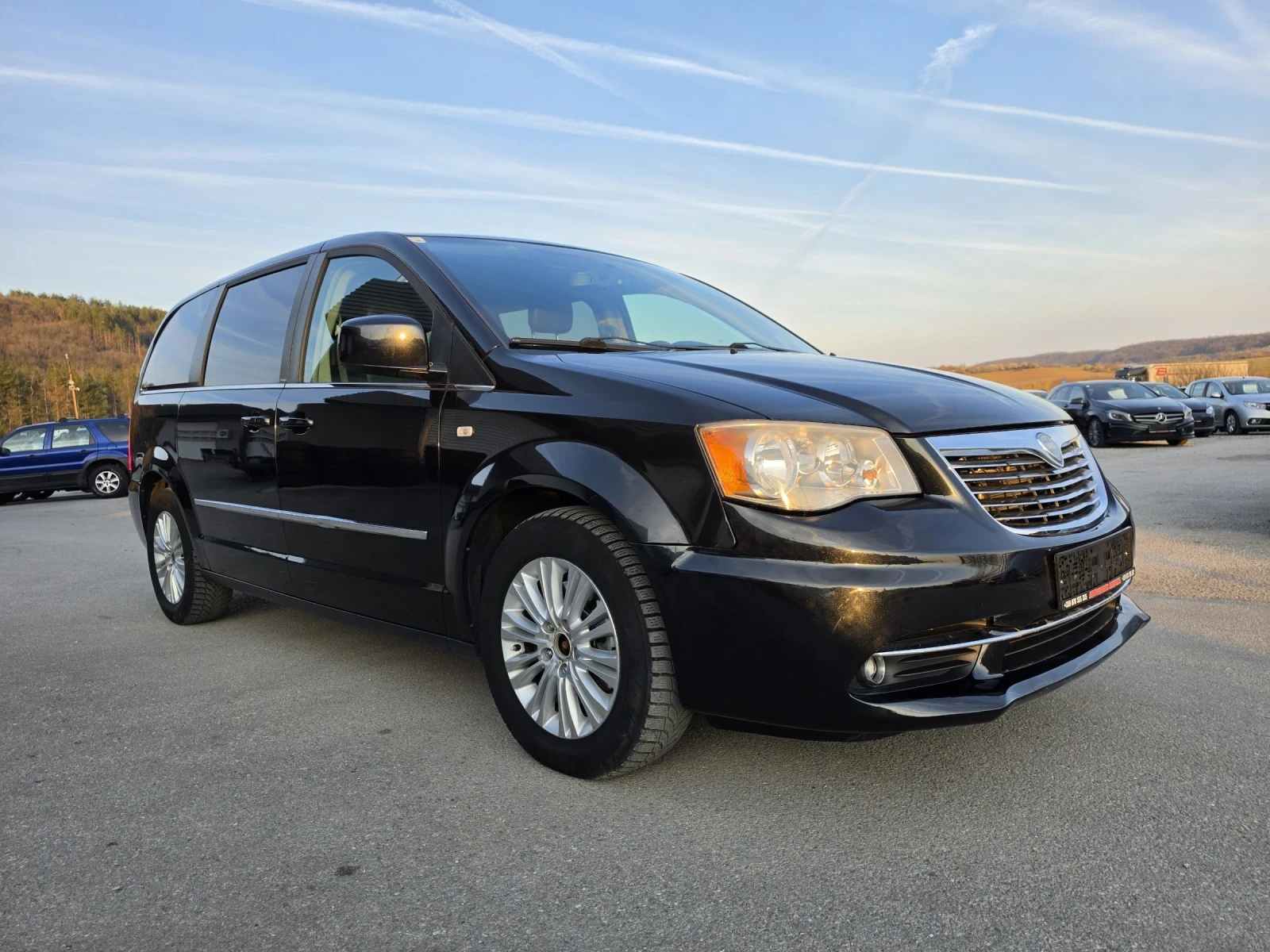 Lancia Voyager 2.8GRDI, снимка 2 - Автомобили и джипове - 53989785