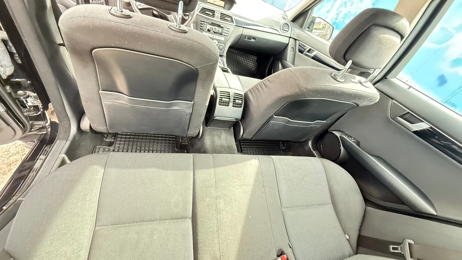 Mercedes-Benz C 220, снимка 13 - Автомобили и джипове - 54427673