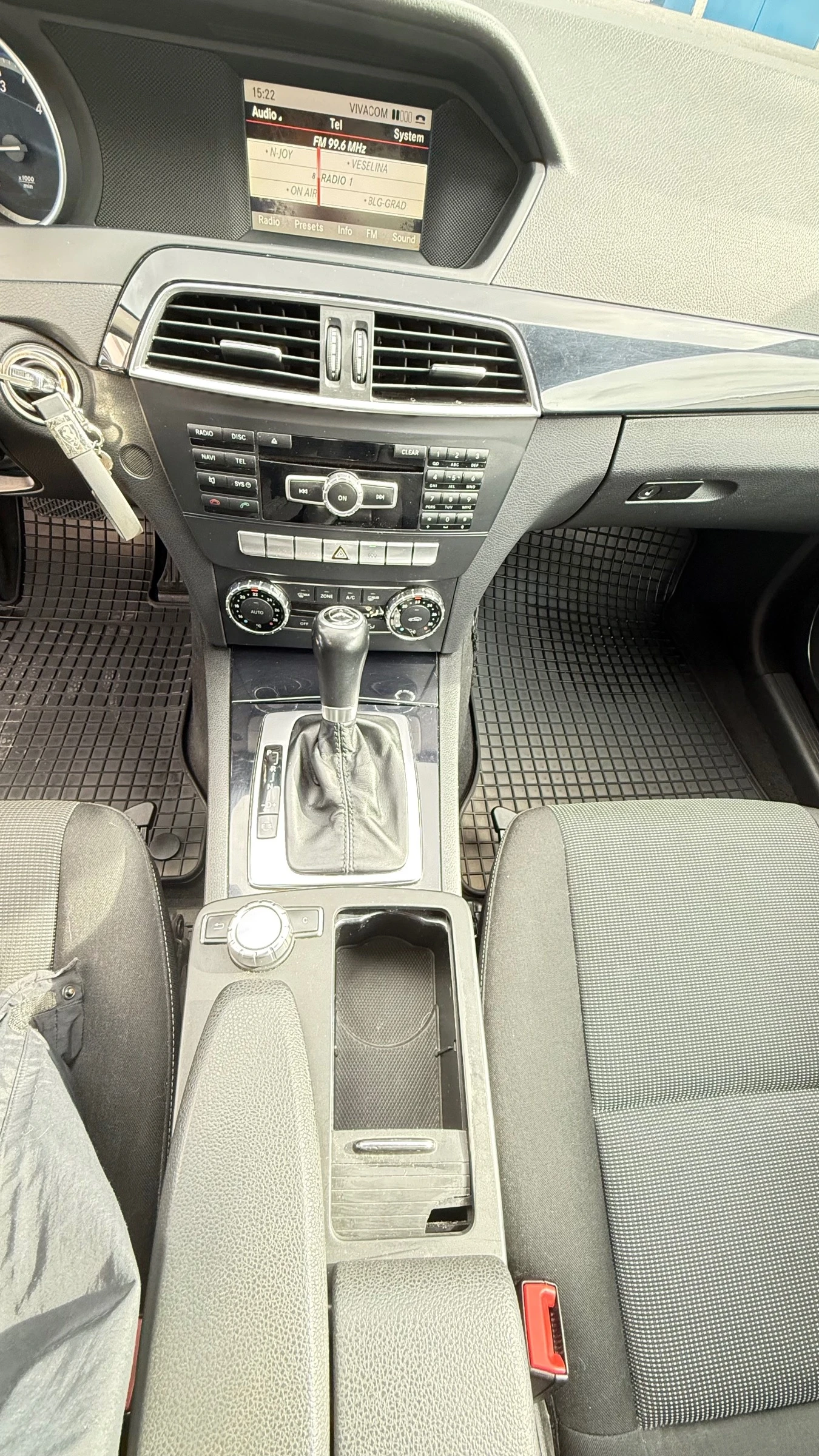 Mercedes-Benz C 220, снимка 10 - Автомобили и джипове - 54427673