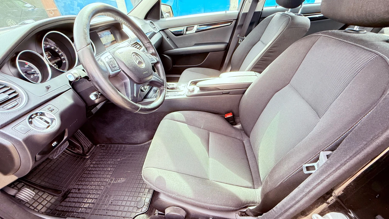 Mercedes-Benz C 220, снимка 17 - Автомобили и джипове - 54427673