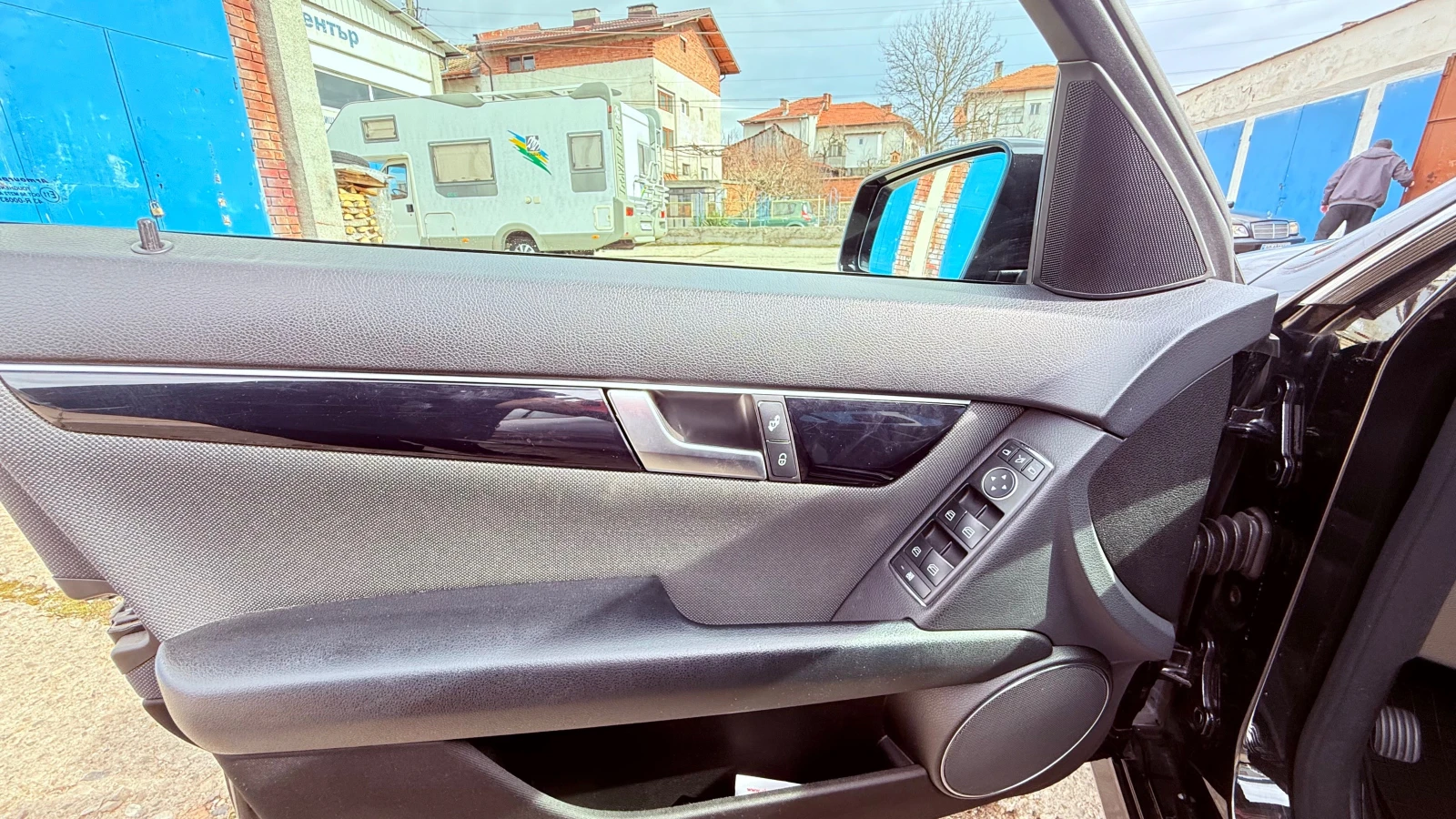 Mercedes-Benz C 220, снимка 16 - Автомобили и джипове - 54427673
