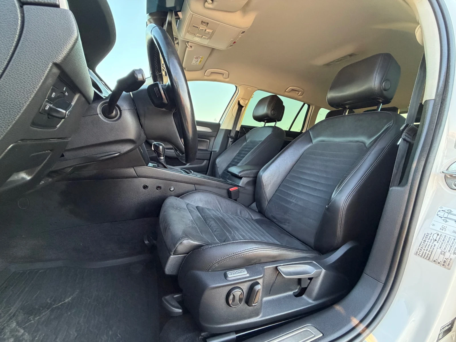 VW Passat 2.0TDI DsG, снимка 7 - Автомобили и джипове - 54988400