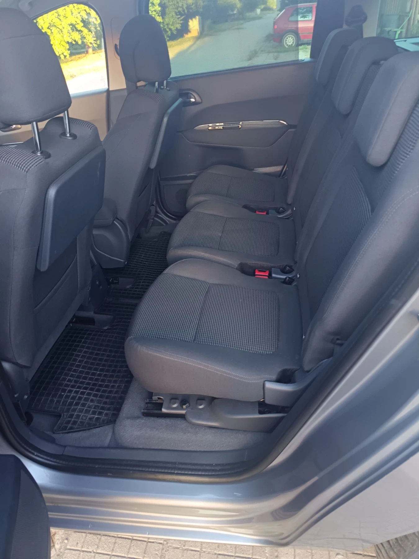 Peugeot 5008 1.6 HDI Facelif, снимка 13 - Автомобили и джипове - 55233468
