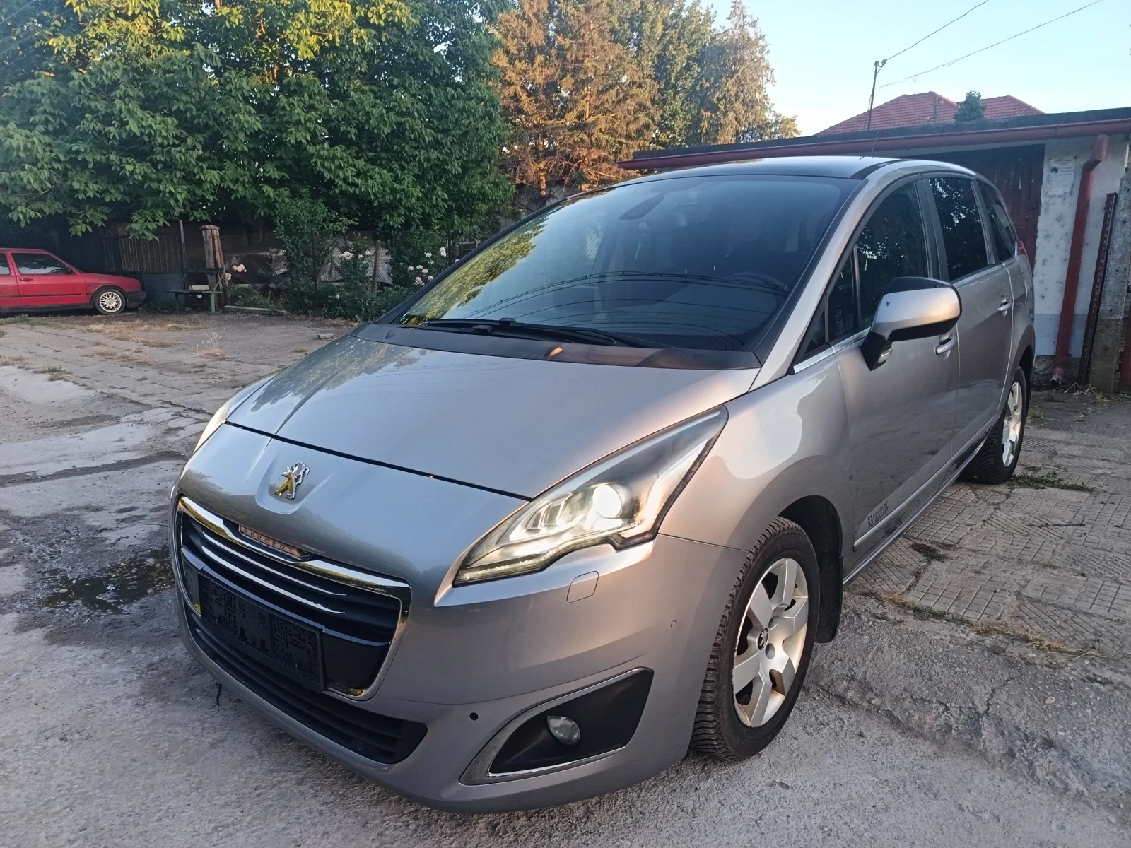 Peugeot 5008 1.6 HDI Facelif, снимка 2 - Автомобили и джипове - 55233468
