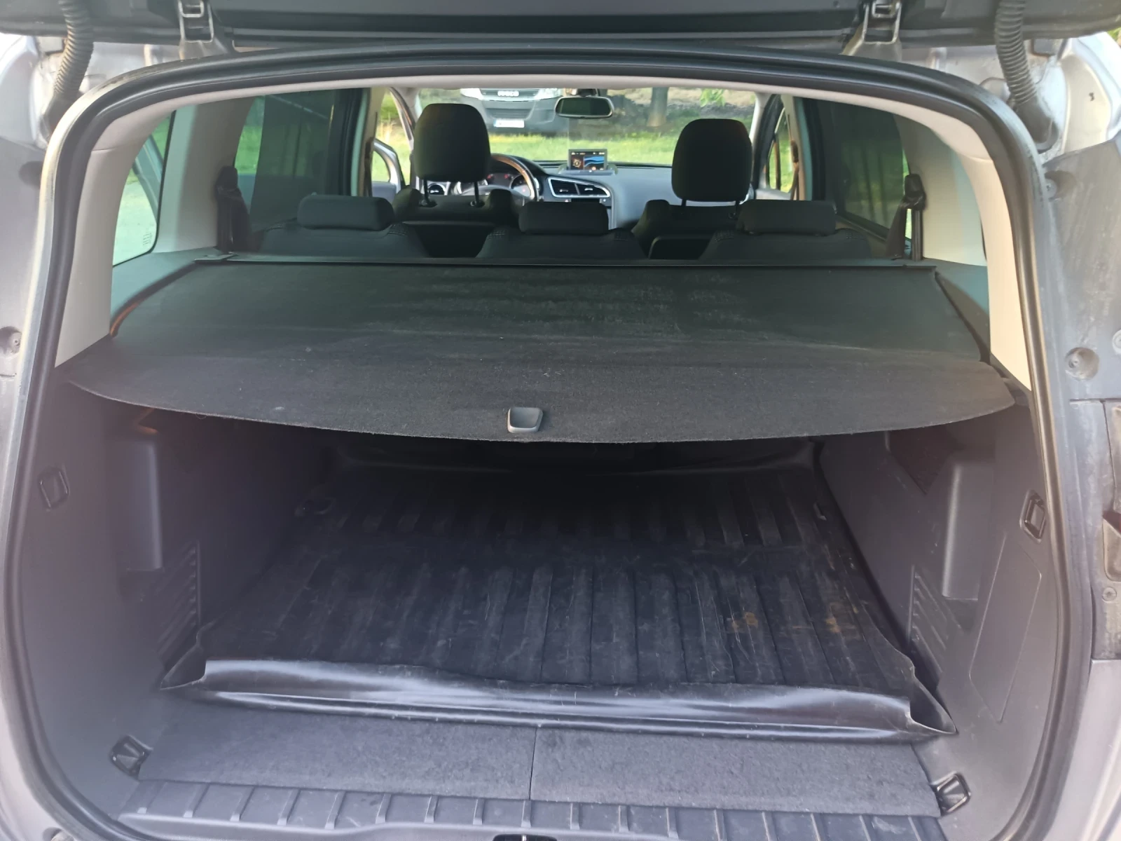 Peugeot 5008 1.6 HDI Facelif, снимка 8 - Автомобили и джипове - 55233468